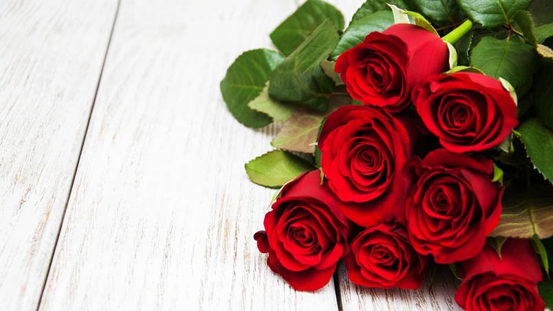 Trending Red Roses Bouquet for Valentine's Day