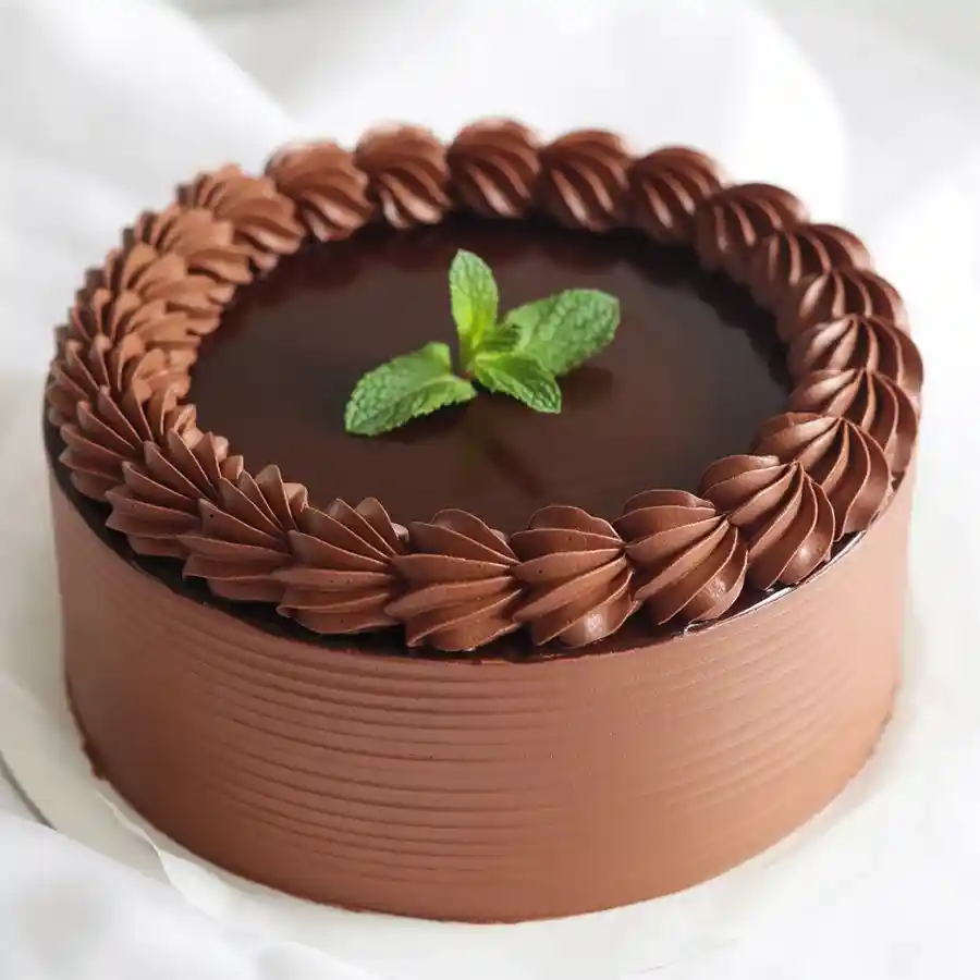 500 grams of divine chocolate cake from top bakeries in Mumbai, freshly baked and rich in flavor.