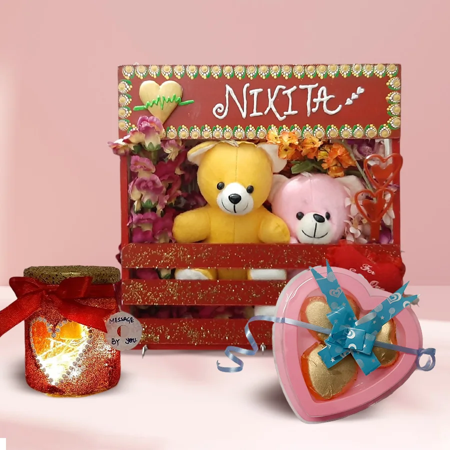 Personalized key holder with LED lamp and heart-shaped chocolates