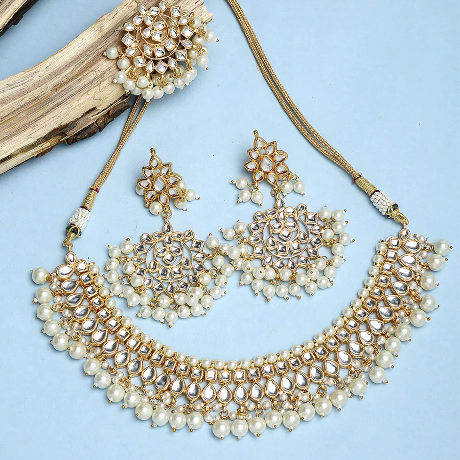 Luxurious Kundan Jewelry Set