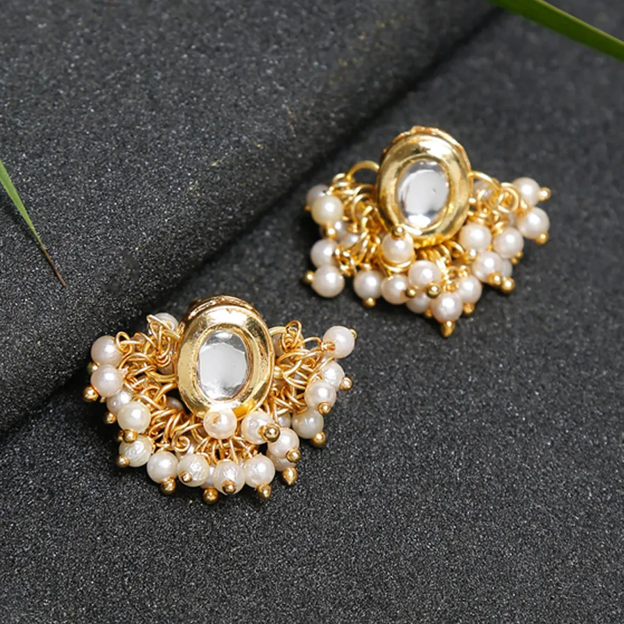 Radiant Kundan Studs Pair