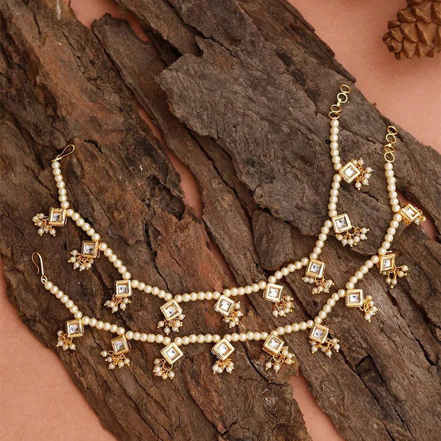 Graceful White Beads Kundan Anklets