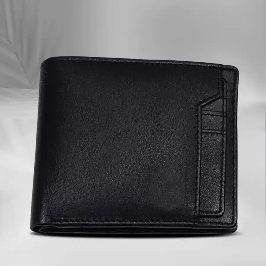 Impressive RFID Protected Leather Wallet for Men in black antique. Stylish and secure with six card slots and RFID blocking technology.