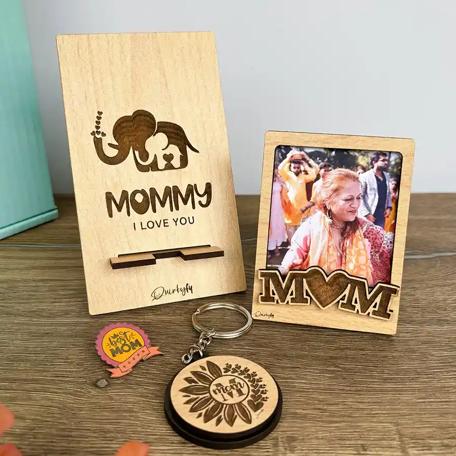 Gift set for mothers including a personalized photo frame, lapel pin, keychain, and mobile stand.