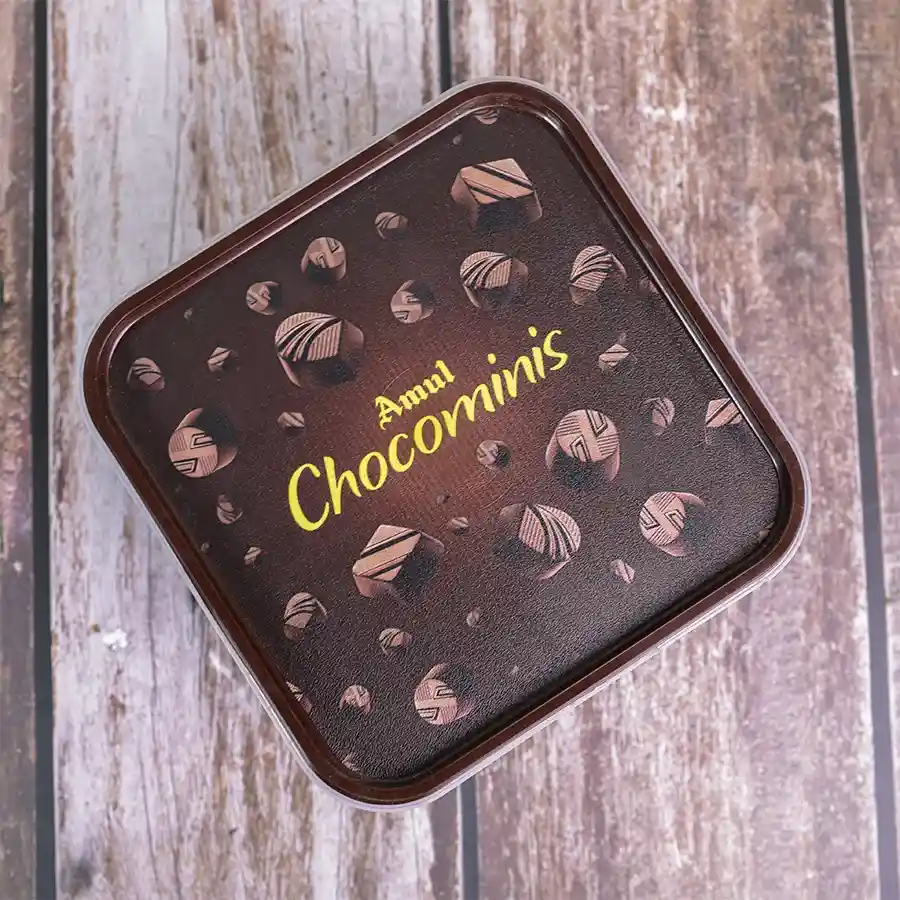 Chocolicious Christmas Moments Hamper featuring Amul Chocominis in festive packaging.