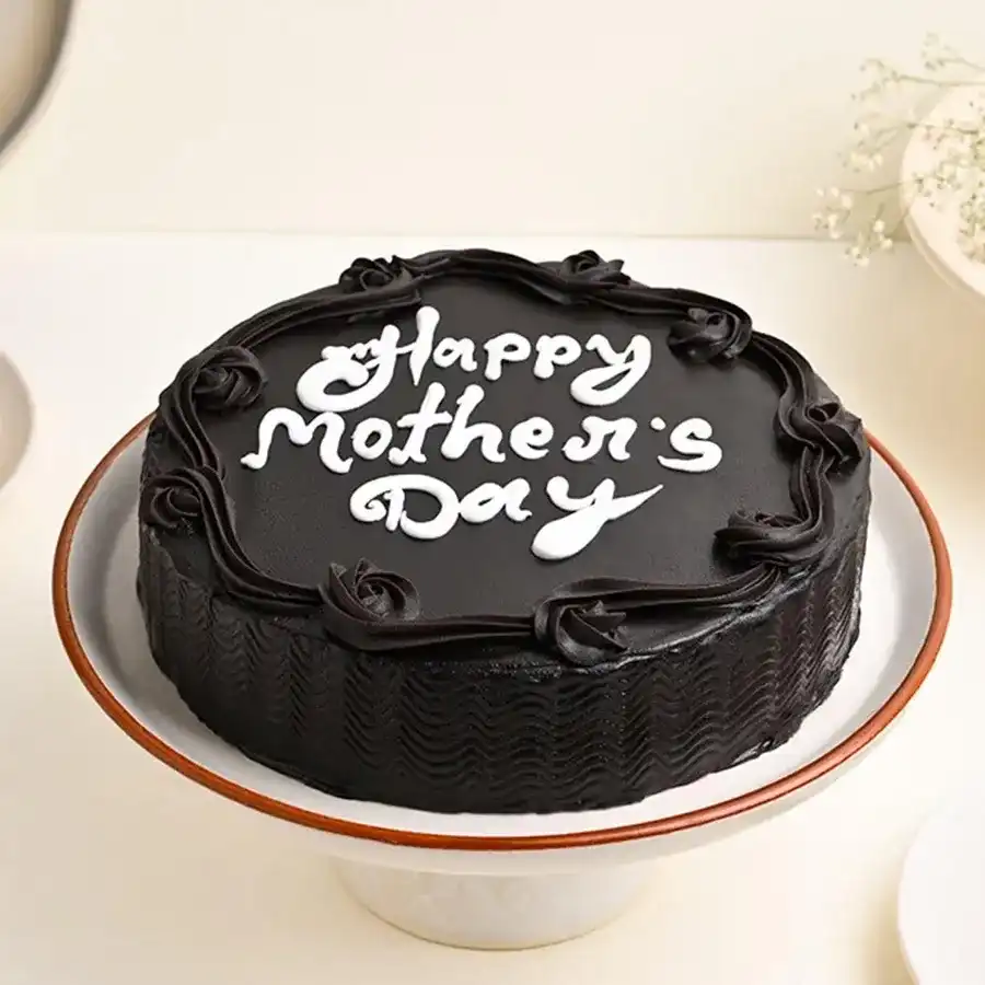 1/2 Kg chocolate cake with "Happy Mother's Day" inscription, perfect for celebrating and delighting mothers.