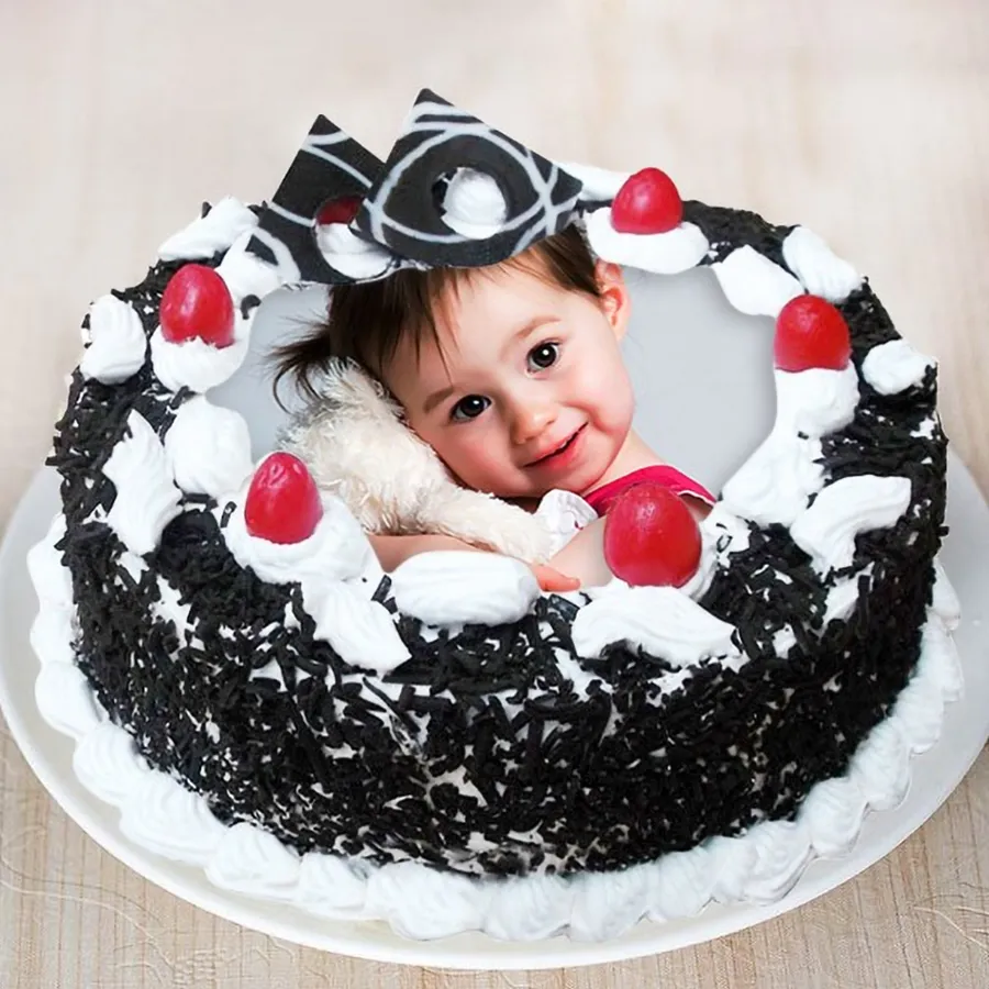 A delightful 500-gram Black Forest Photo Cake customized with a personal photo, perfect for celebrating special occasions.