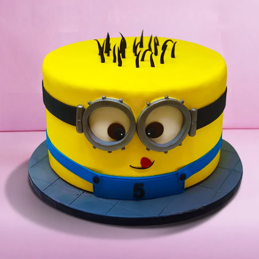 Delightful Minions Fondent Cake, 500 grams, ideal for kids' celebrations.