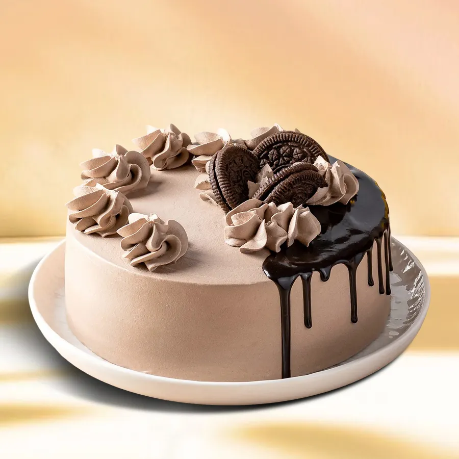 Delightful Oreo Indulgence Cake - a rich, creamy 1 lb cake adorned with Oreos, perfect for celebrations or sweet moments.