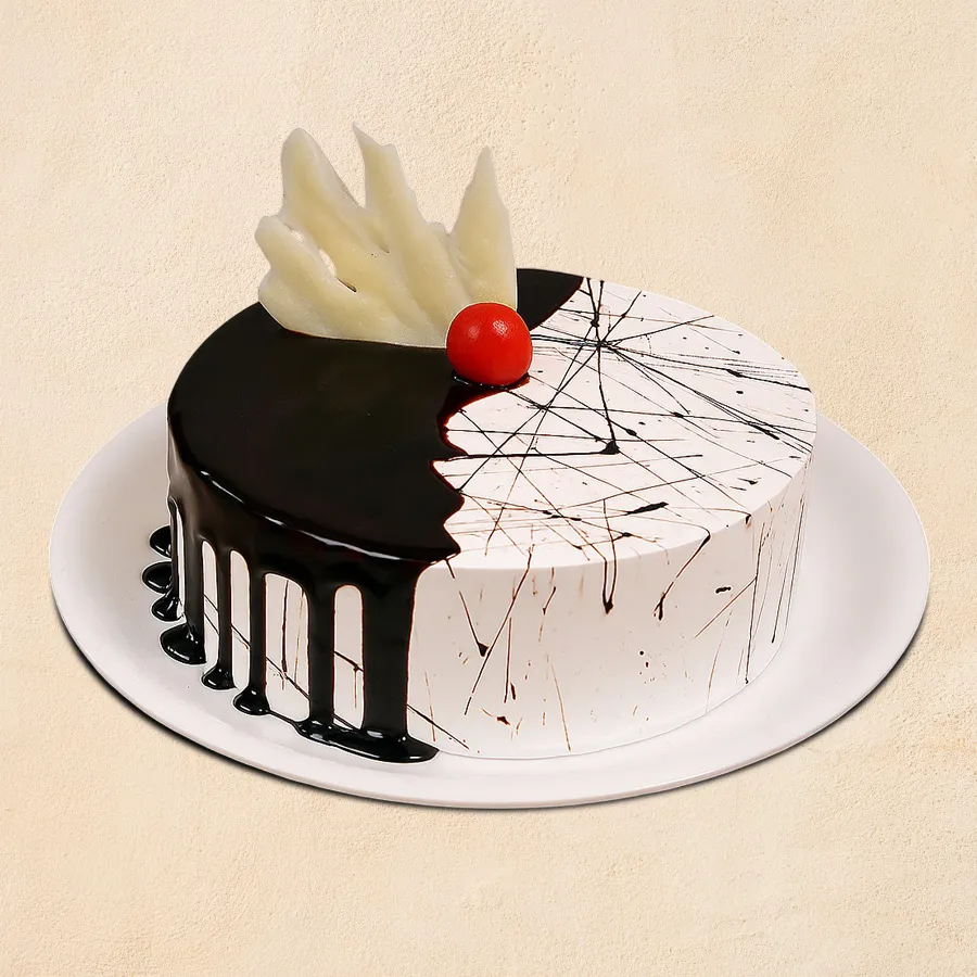 A 1/2 kg Irresistible Choconilla Delight Cake blending chocolate and vanilla flavors, perfect for celebrating special moments and expressing affection.