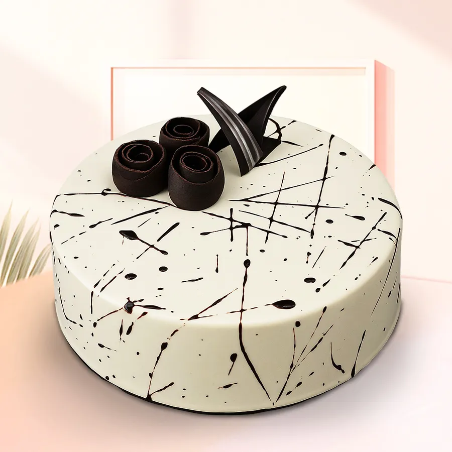 A delicious 1/2 kg Amazing Choconilla Cake, perfect for sharing with loved ones.