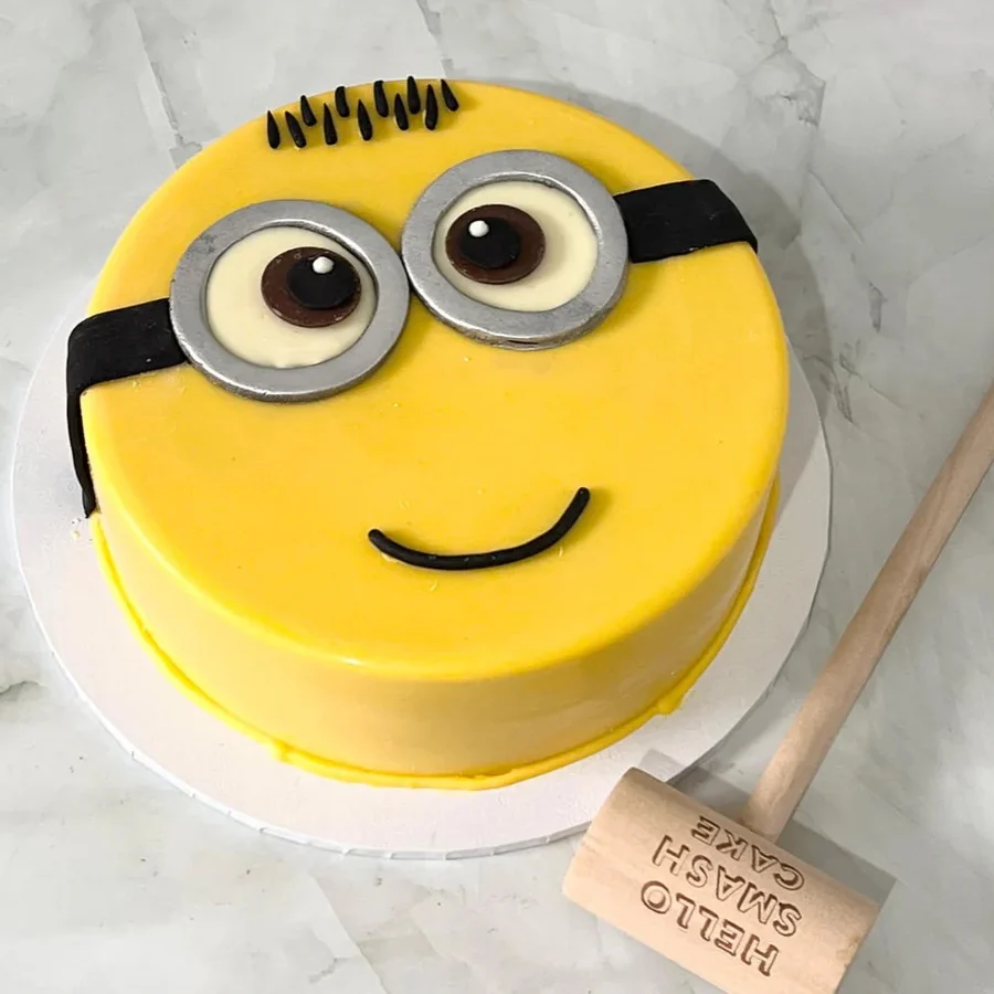 Savory Minion Smash Cake with a hammer for kids, weighing 2.2 lbs.