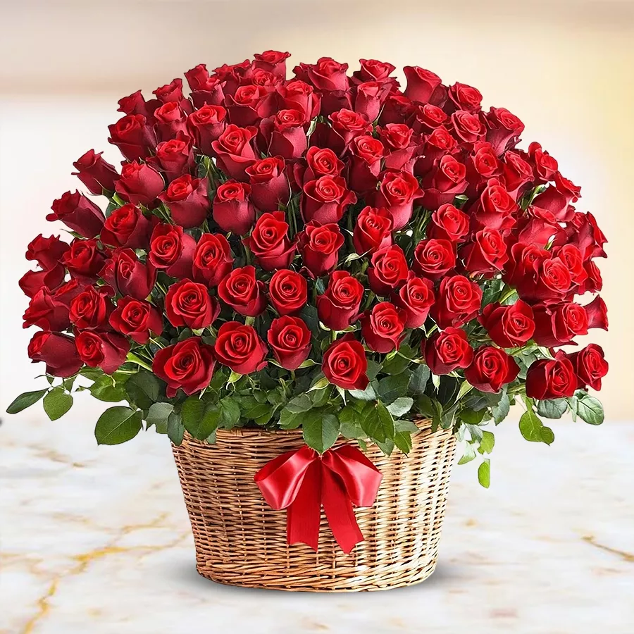 Exquisite Red Roses Extravaganza