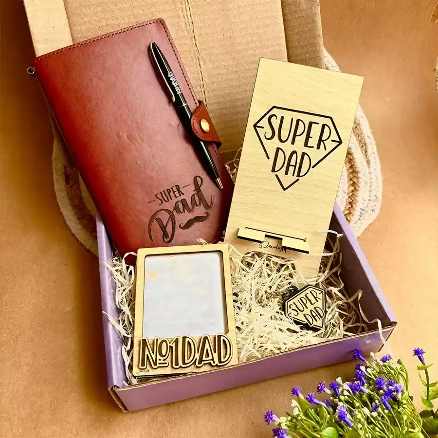 Father’s Day Memories Gift Set featuring a faux leather diary, a metal pen, a photo frame magnet, a mobile stand, and a wooden keychain, all arranged on a clean surface.