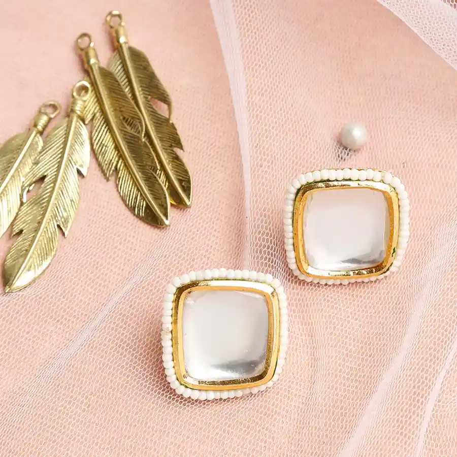 Chic Kundan Pearl Studs