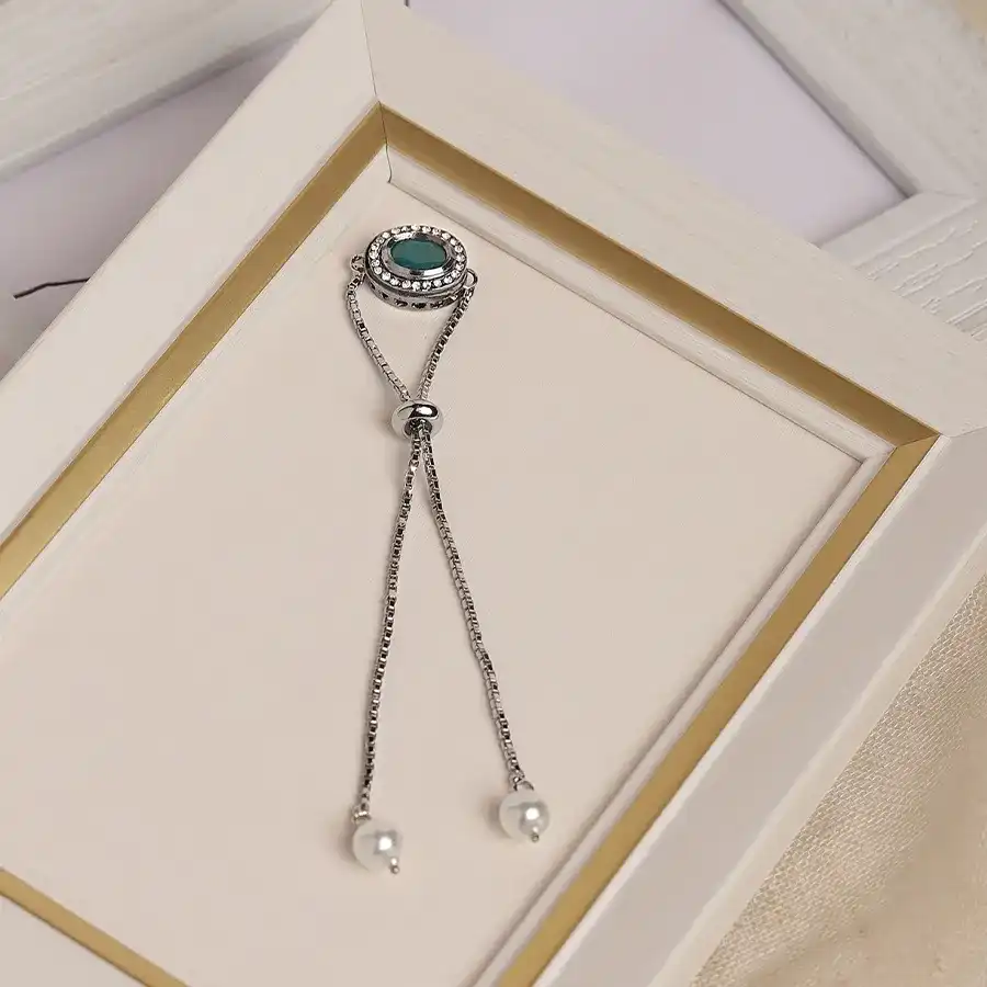 Chic Brass Bracelet with Kundan Sparkle