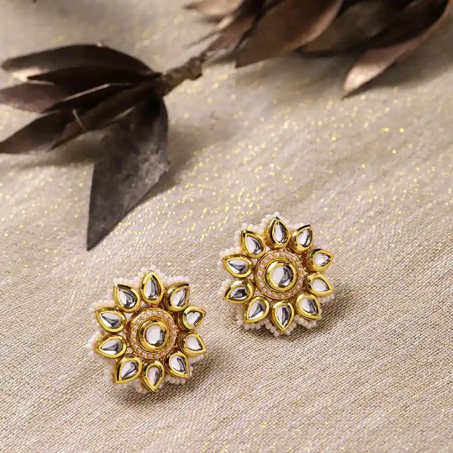 Chic Kundan Studs