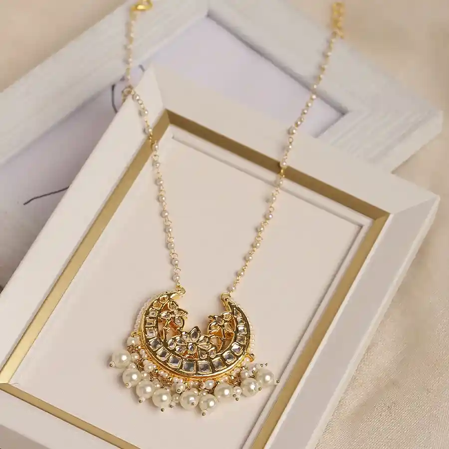 Contemporary Kundan Delight