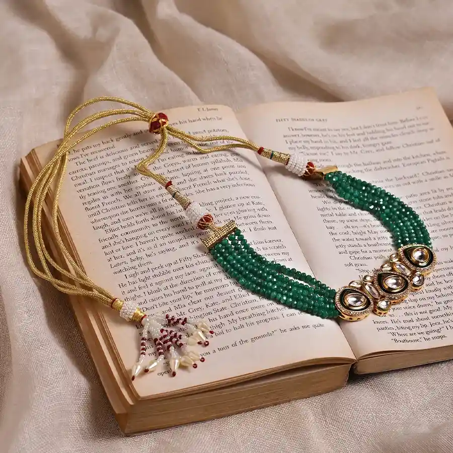 Festive Glow Green Neckpiece
