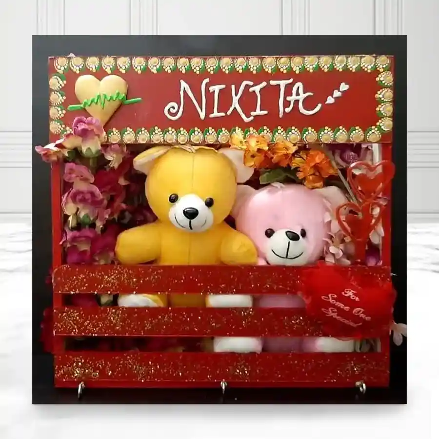 Arresting V day Gift of Key Holder with Teddy n Flowers