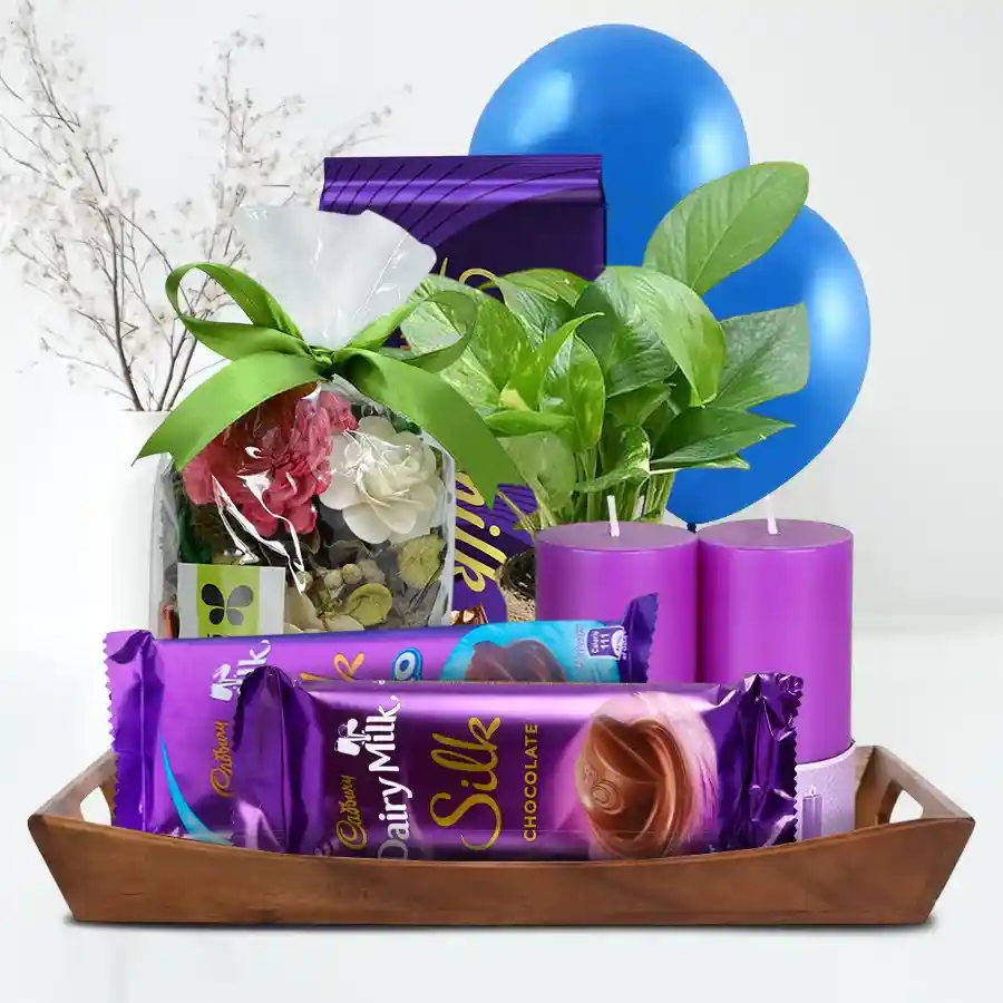 Amazing Anniversary Gift Hamper