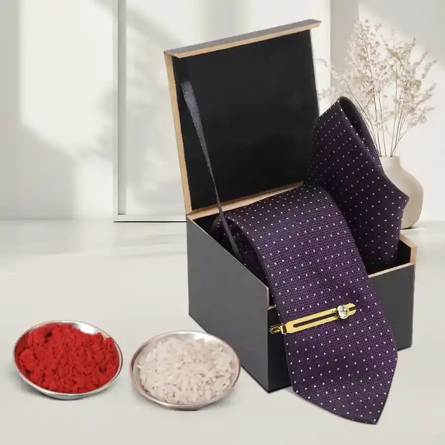 Fitting Charm Gift Pack for Gents with free Roli Tilak and Chawal