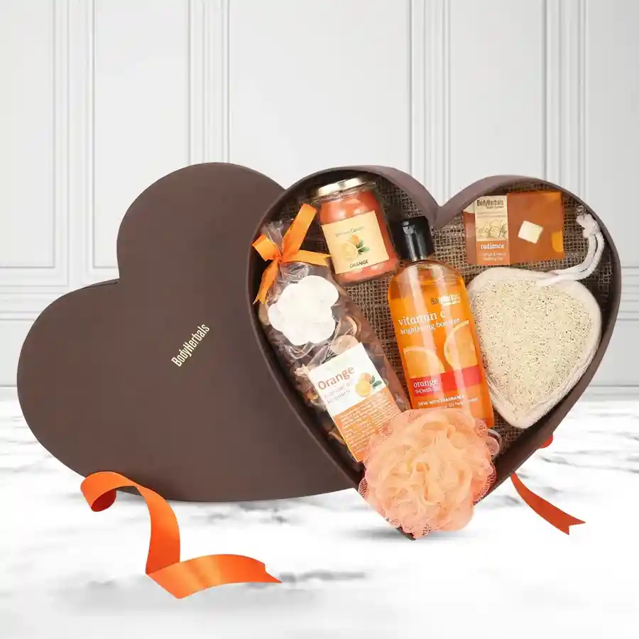 Delightful Orange Surprise Bathing Set featuring shower gel, candle, loofah, potpourri, and bath puff. Ideal gift for self-care.