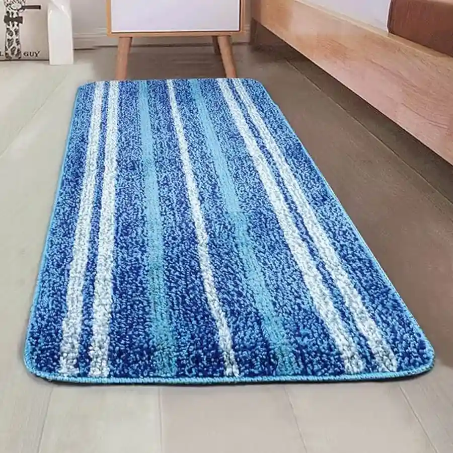 Cozy blue anti-slip microfiber bedside runner, 50 x 180 cm, tufted design. Perfect addition for comfort and safety beside your bed.