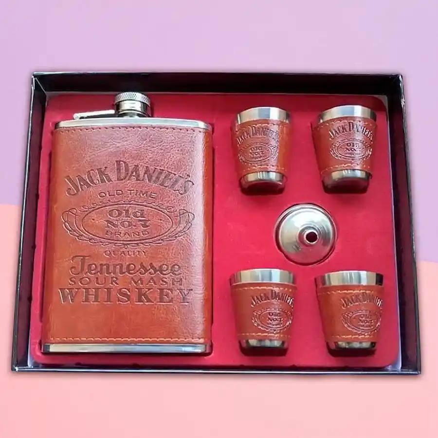 Adventurer Guide Whiskey Pocket Jar Set with shot glasses and cup in a gift box.